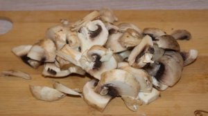 Куриные сердечки в сметане с грибами