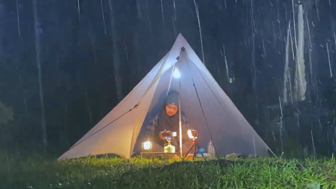 УСПОКАИВАЮЩИЙ ЛЕС ПОД ПРОЛИВНЫМ ДОЖДЕМ‼️ПОХОД ПОД ПРОЛИВНЫМ ДОЖДЕМ БЕЗ ПАЛАТКИ‼️ смотреть онлайн