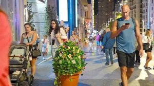 Bushman Prank_ Funniest Screams and Scares in Gran Vнa Street