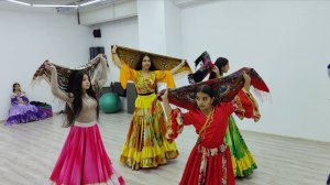 Цыганский ансамбль   молодые цыгане  ! Учатся танцевать ! репетиция