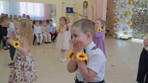 Танец "Подсолнухи" средняя группа