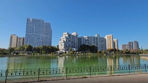 В Москву пришла осень. Прогулка по району Чертаново в солнечный день