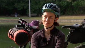 Российская спортсменка Алена Чиченина покорила степной Урал на велосипеде