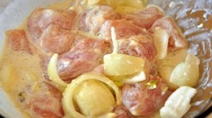 Куриные шашлычки на шпажках на сковороде