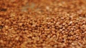 Куриные сердечки в горшочках с гречкой