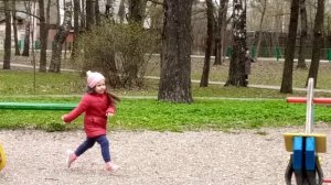 На детской площадке.mp4