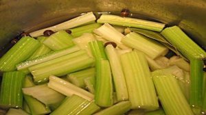 Маринованный сельдерей