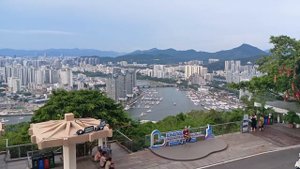 Хайнань.Китай. Парк Олень повернул голову.