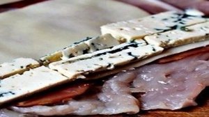 Куриные рулетики с ветчиной и сыром