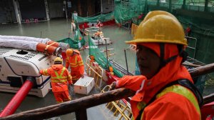 Число пострадавших от супертайфуна в Гонконге превысило 100 человек