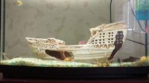 Аквариум. Корабль. Рыбки.