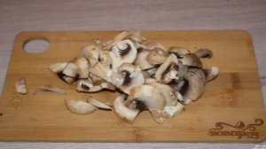 Куриные сердечки в сметане с грибами