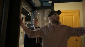 Слава Вартанов о том, какие двери выбрал в компании Дверягин