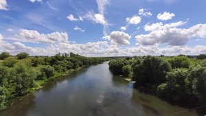 Река красивая меча вид с Троекуровского моста, - лето 2020г.