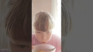 Ем супер острый Доширак 🍜