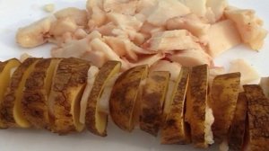 Картофель в фольге на углях