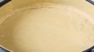 Киш с куриной грудкой и горошком