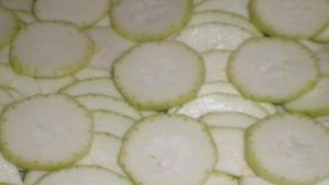 Кабачки под соусом в духовке