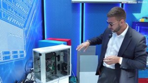 Эмиль Ханбеков знакомит с Норси-Транс на стенде выставки «Микроэлектроника 2025»