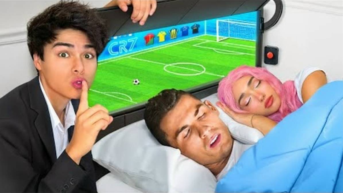 Я построил СЕКРЕТНОЕ футбольное поле для Роналду! смотреть онлайн