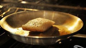 Морской окунь в лимонном соку