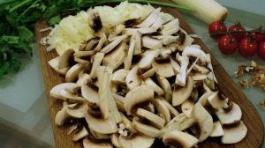 Куриный салат с грибами и сыром