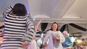 Немного потанцевали