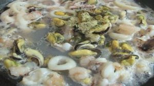 Морской коктейль с макаронами