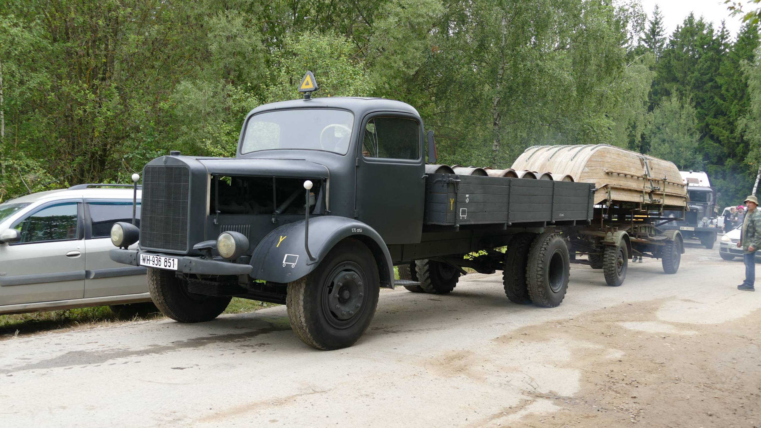 Грузовик Mercedes-Benz 4500S на съемках фильма "Василий Тёркин", 3 августа 2024 смотреть онлайн