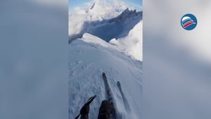 Рекордный спуск: польский спортсмен покорил Эверест на лыжах без кислорода