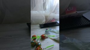 открываем большой чупа-чупс