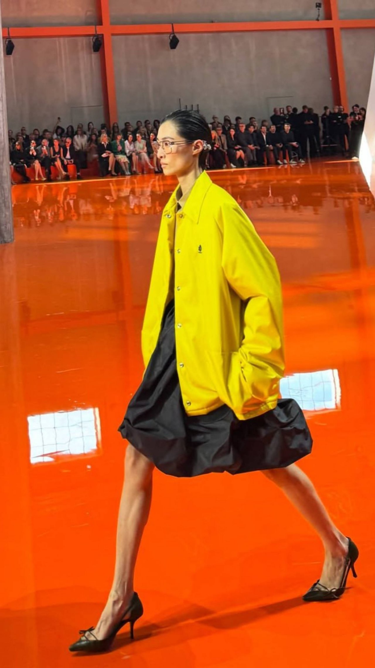 Показ Prada весна-лето 2026 смотреть онлайн