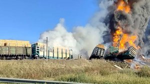 Грузовик столкнулся с товарным поездом на переезде в Смоленской области