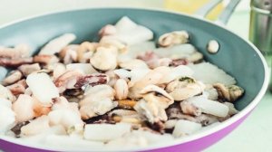 Морской коктейль с овощами