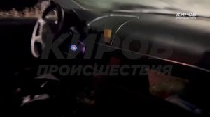 Иномарка с открытыми дверями в деревне Суворовы