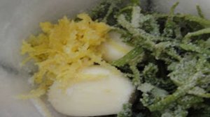 Курица целиком с шалфеем