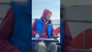 Концерт Андрея  Ясинского для китов и людей в Белом море.