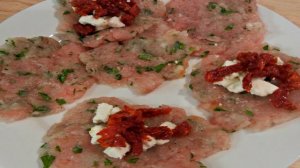 Котлеты из индейки с помидорами и сыром