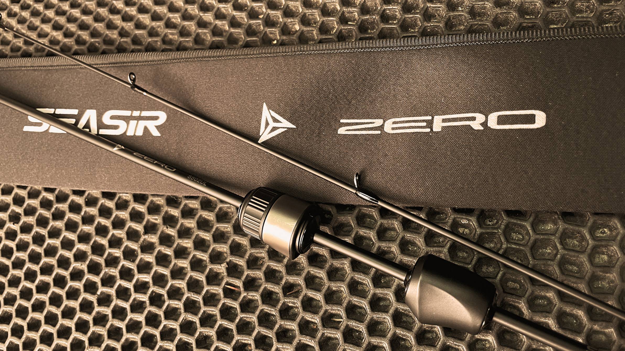 ЩУКА РАЗОГНУЛА КРЮЧОК! Спиннинг за 2 рубля Выдержал! SeaSir Zero проверка окунями! #микроджиг