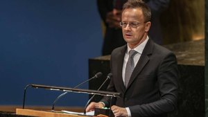 Сийярто указал на сумасшествие Зеленского