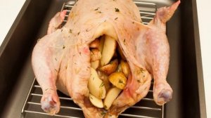 Курица целиком в духовке с овощами