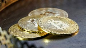 Адвокат не согласился с ограничением судебной защиты криптовалюты в России