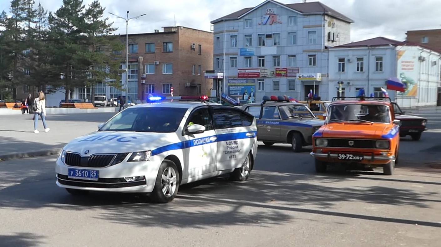 Пробег ретро спецавтомобилей смотреть онлайн