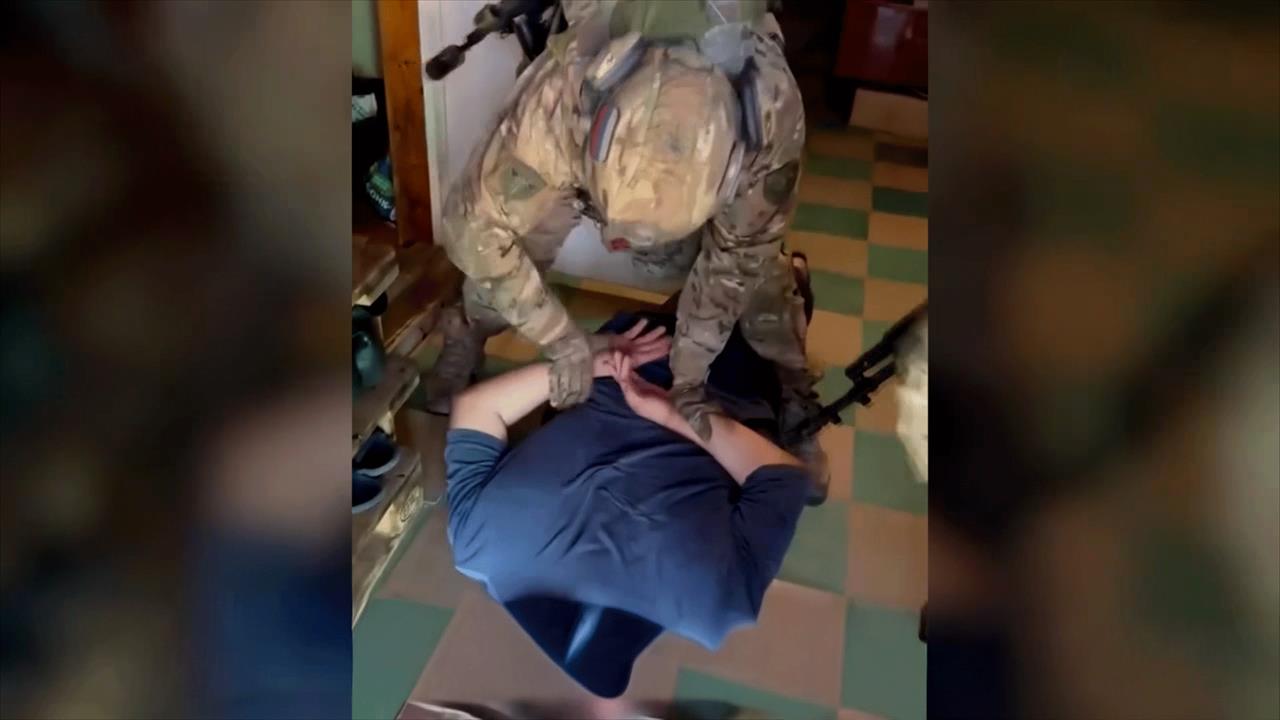 Появились кадры задержания готовившего убийство офицера Росгвардии в Луганске