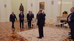 Путин встретился с премьером Армении Пашиняном в Кремле