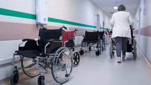 У выпившей суррогат жительницы Ленобласти отказали ноги