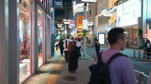 Токио ночью 🌌 Спокойная прогулка по улицам Сибуи и Синдзюку