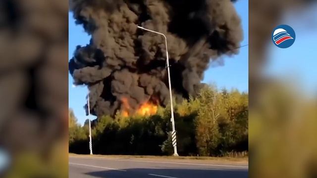 В Смоленской области грузовик столкнулся с поездом: локомотив и 18 вагонов с горючим сошли с рельсов