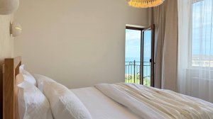 Тёплая, атмосферная квартира на 13 этаже — идеальный выбор для пары, командировки или отдыха