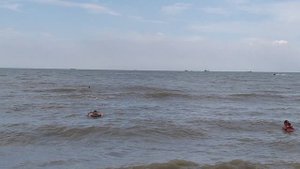 Плаваем в теплом Азовском море на волнах в станице ГОЛУБИЦКАЯ